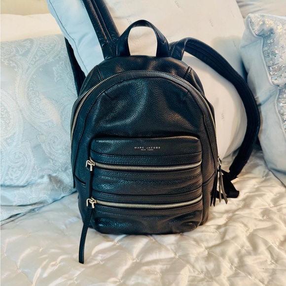 Marc Jacobs Unisex Black Pebbled Leather Backpack with  display picture 2